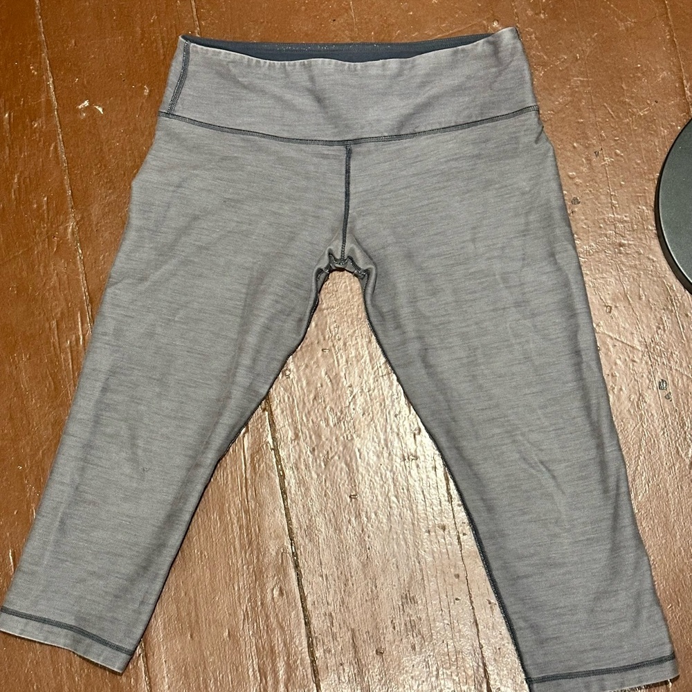lululemon athletica heathered gray capri 3/4 pant